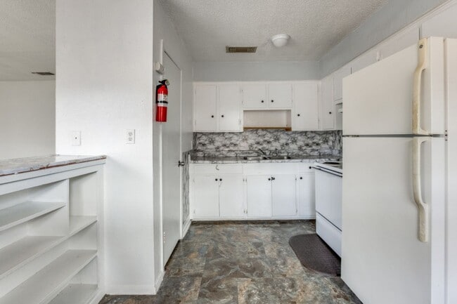 Building Photo - Museum District Gem: Cozy Retreat in a Vibrant Urban Oasis!