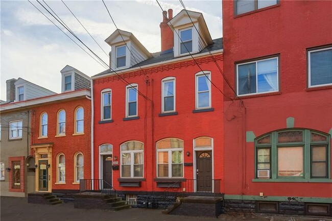 Building Photo - 2810 Sarah St