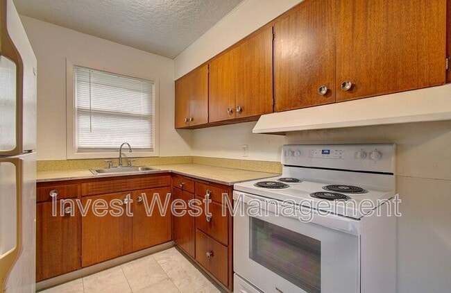 Building Photo - 4706 Sheridan Dr