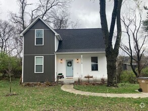 Building Photo - East Nashville Home near Stratford School