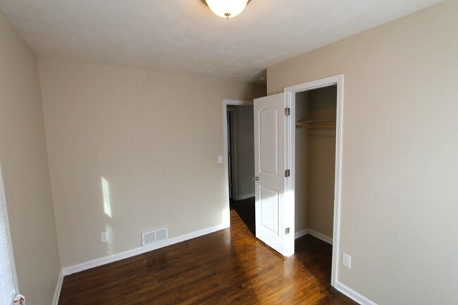 Building Photo - Beautiful Ralston 3 Bedroom Home Across from Park! Garage and fenced yard!