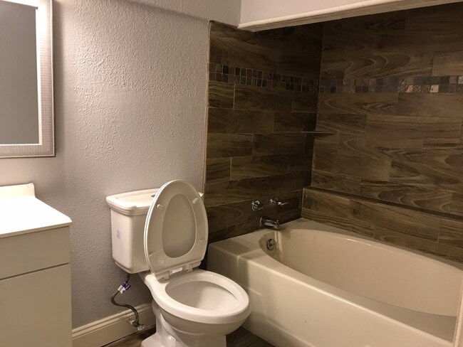 Building Photo - Gorgeous and spacious home in Danbury, Just remodeled and move in ready!