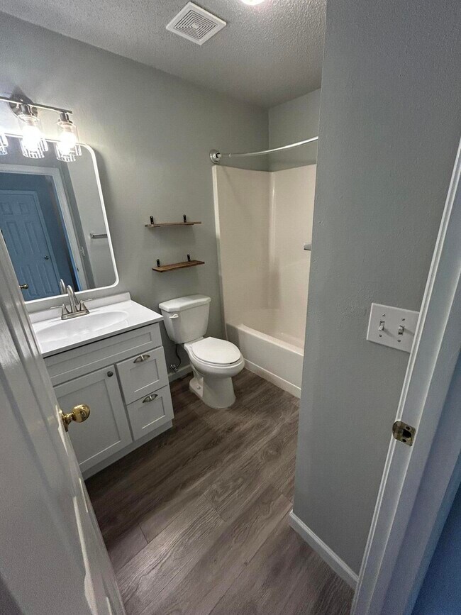 Building Photo - 303 Crooked Pine Trail