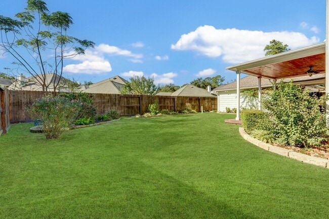 Building Photo - Stunning 4-Bedroom, 2.5-Bathroom Home with...