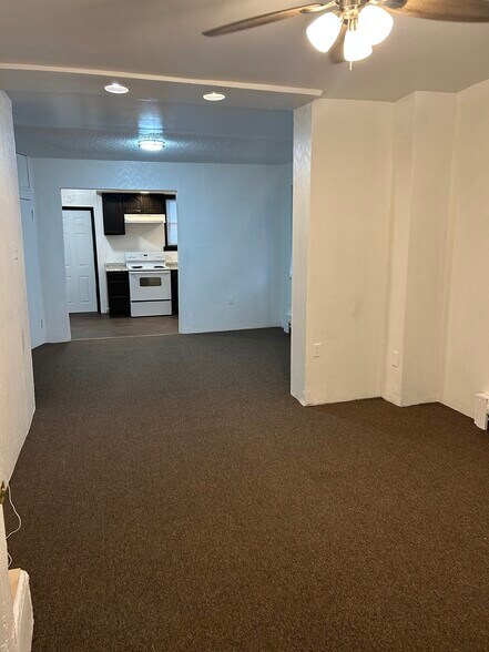 Building Photo - 2537 S Lloyd St