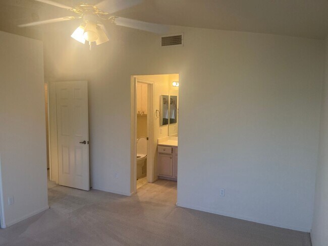 Building Photo - 55+ 2 Bed 2 bath home!