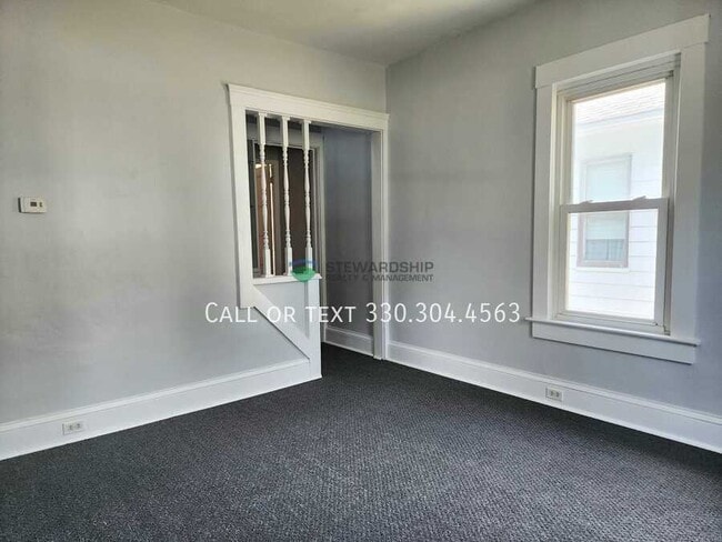 Building Photo - 1030 Sawyer Ave