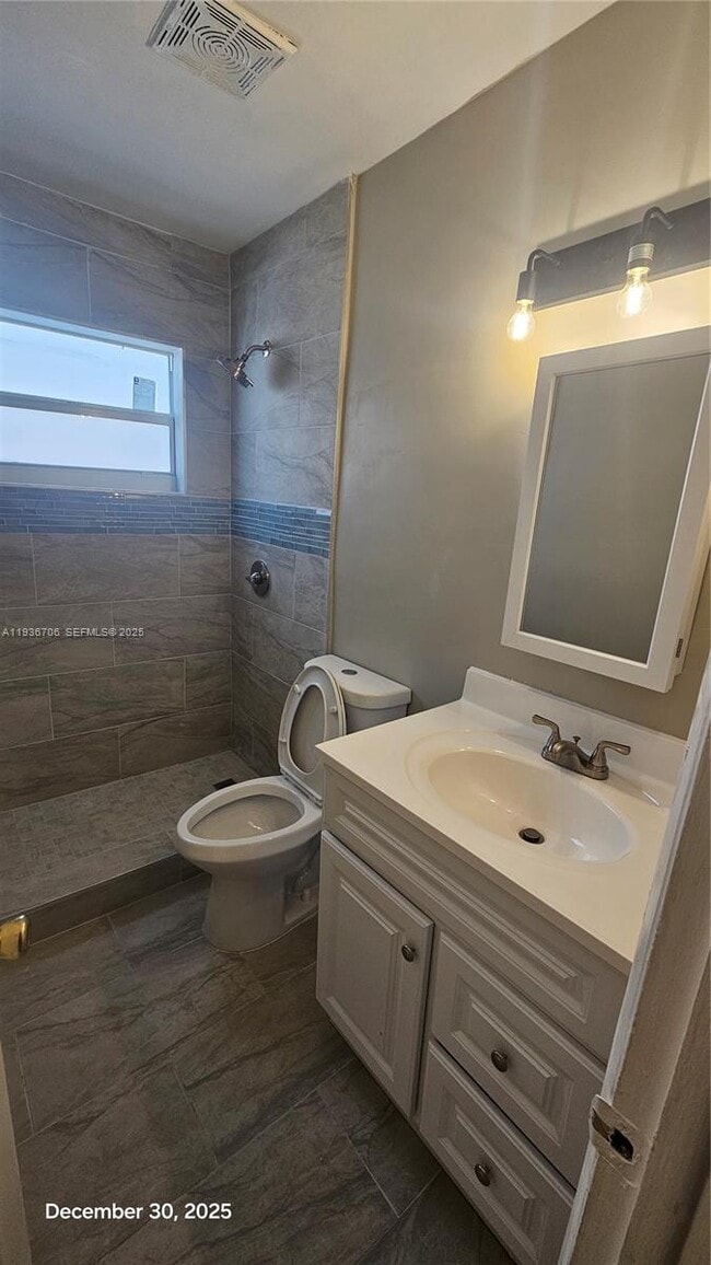 Building Photo - 5030 SW 26th Ave