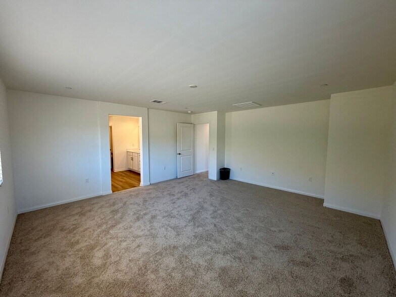 Building Photo - 21624 Thomas Ct