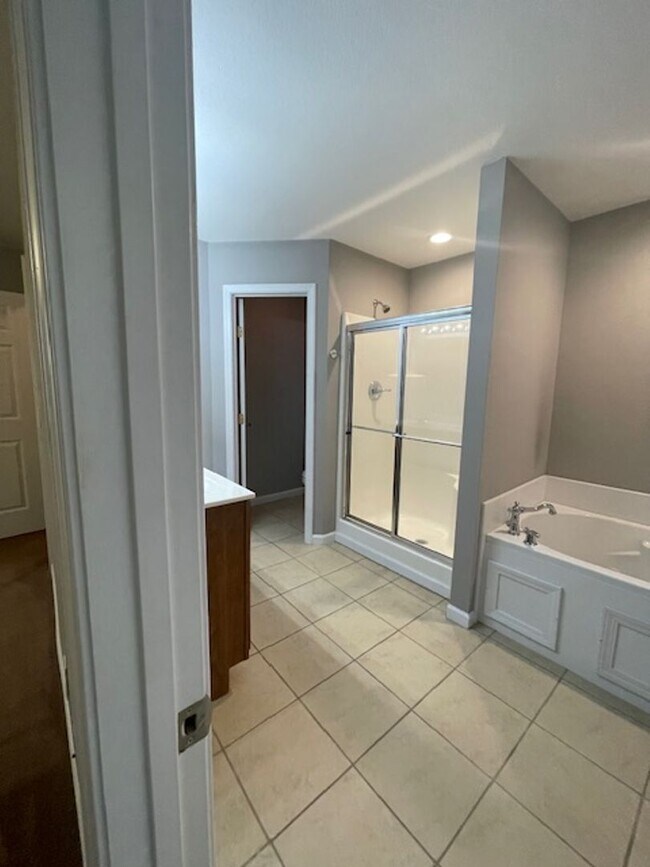 Building Photo - Maryville 37804 - 3 bedroom, 2 bath brick ...