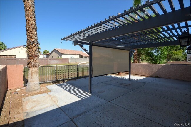 Building Photo - 2911 Country Club Dr