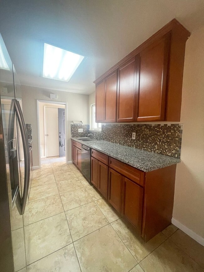 Building Photo - Charming 3/2 Gilroy