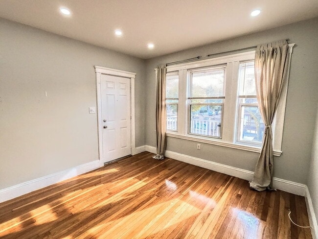 Building Photo - 3957 Washington St