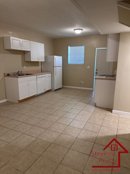 Building Photo - 1207 Holly Ave