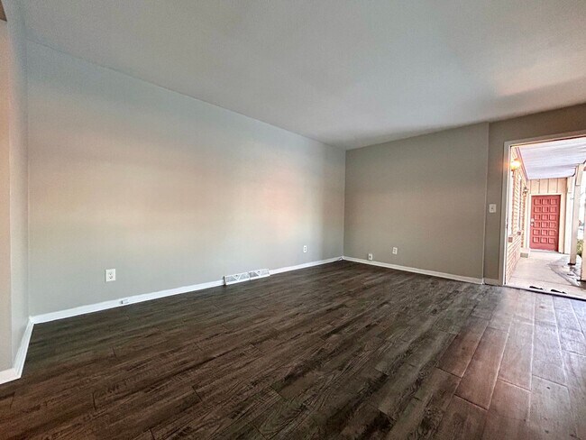 Building Photo - Ivanrest 3689-3695