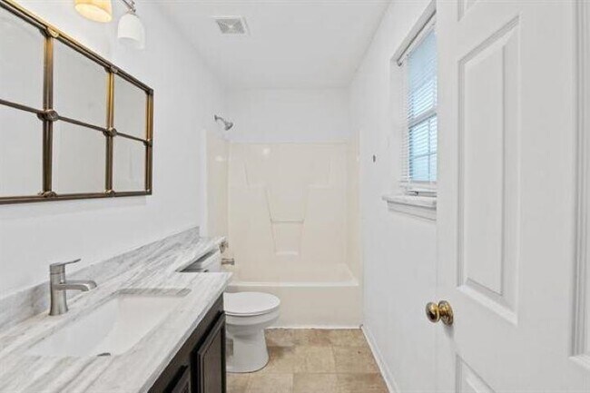 Building Photo - 4517 Eltham Park