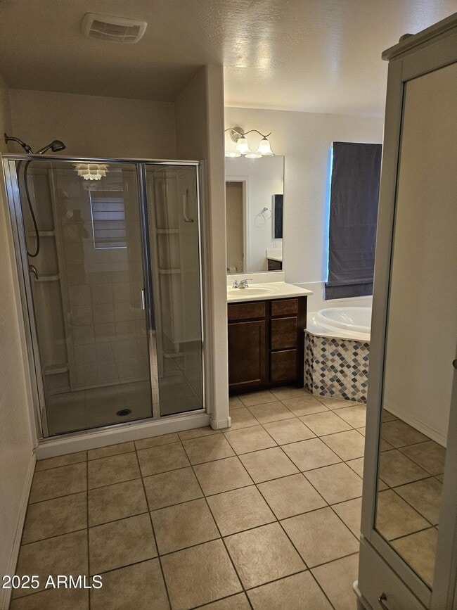 Building Photo - 3425 E Wayland Dr