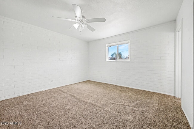 Building Photo - 1319 W Tulip Pl