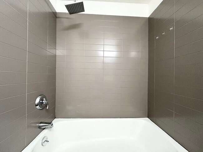 Building Photo - Newly Remodeled 1 bed 1 bath Condo in Down...