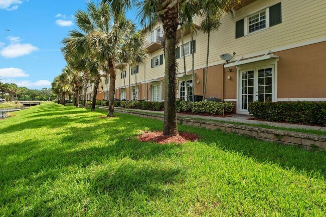 Building Photo - Charming 3-Story 3-Bedroom 2.5 Bath Townho...