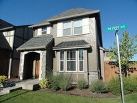 Building Photo - Beautiful 4 Bedroom Home Great Location