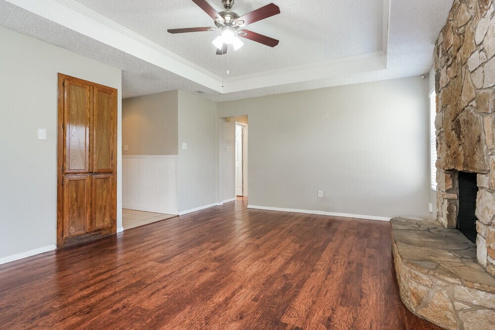 Building Photo - 1433 Grovecrest Dr