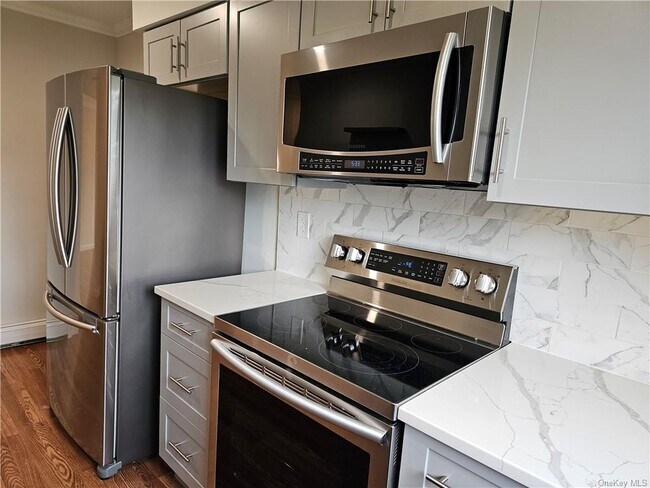 Building Photo - 9 Briarcliff Dr S