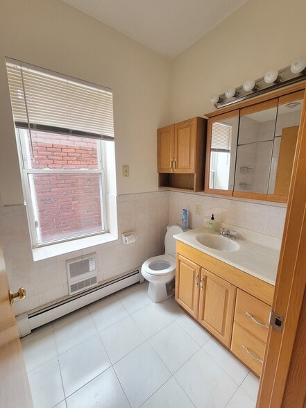 Building Photo - 67 Baldwin St