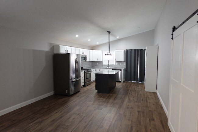 Building Photo - 2211 W Jubilee Ln