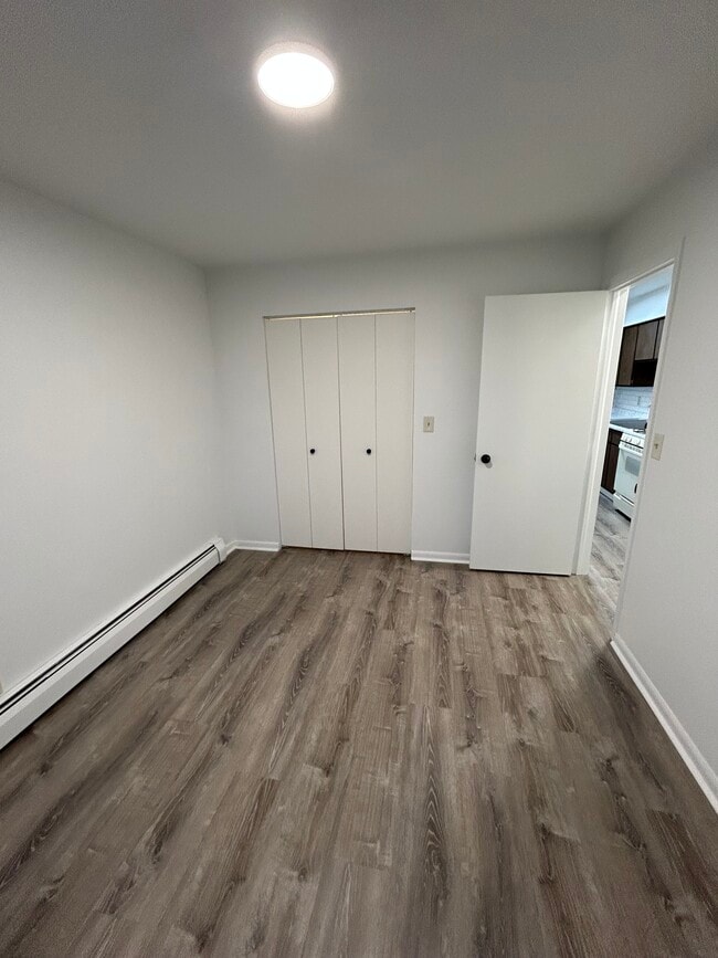 Building Photo - 1002 Main St