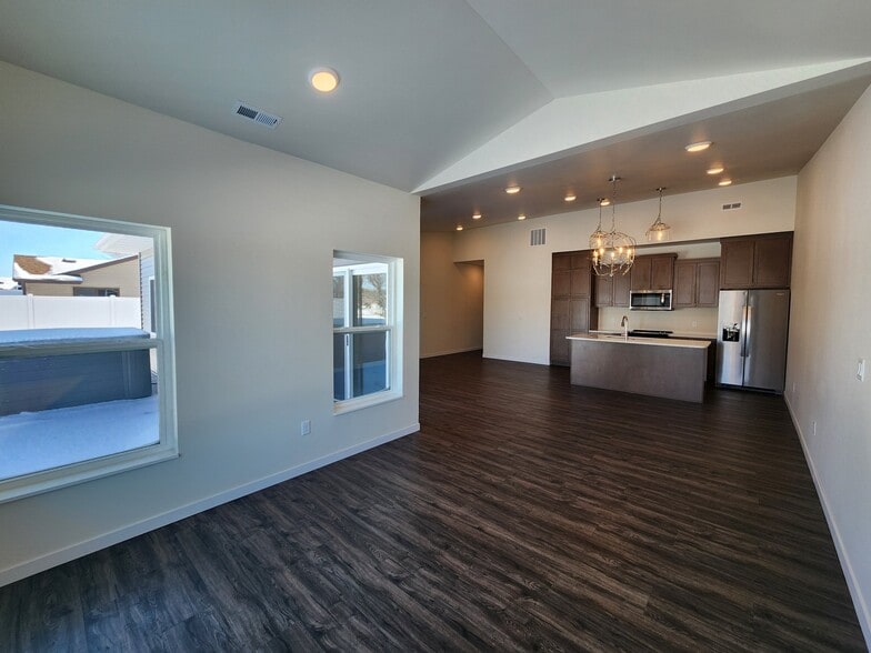 Building Photo - 812 7th St SW