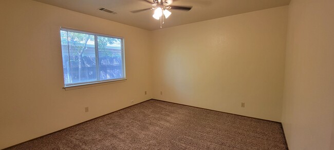 Building Photo - 866 Cally Ct