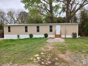 Building Photo - Renovated Three Bedroom Mobile Home for Re...