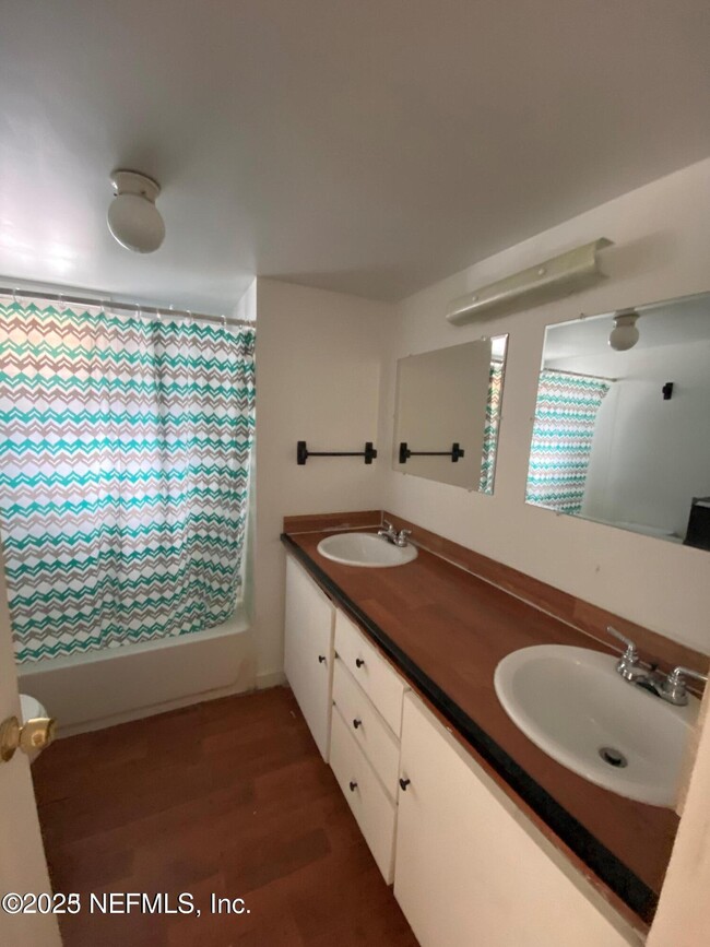 Building Photo - 125 Compton St