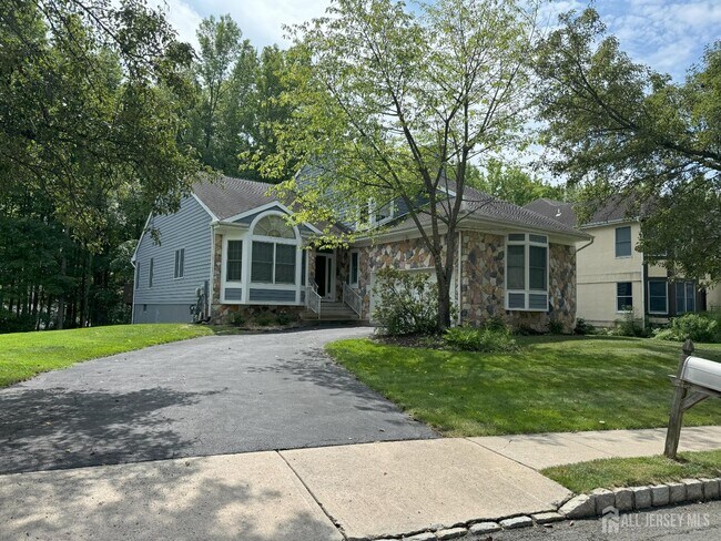 Primary Photo - 36 Lavender Dr