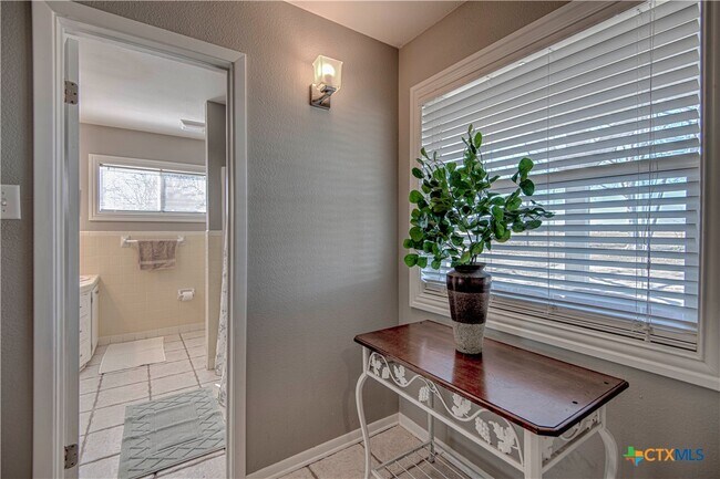 Building Photo - 1667 Primrose Trail