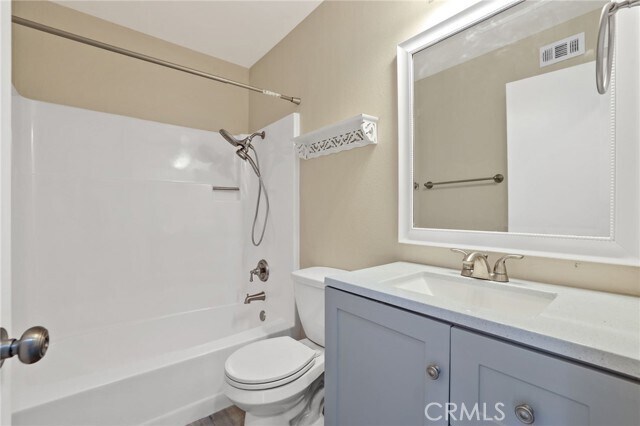 Building Photo - 70 Birchwood Ln