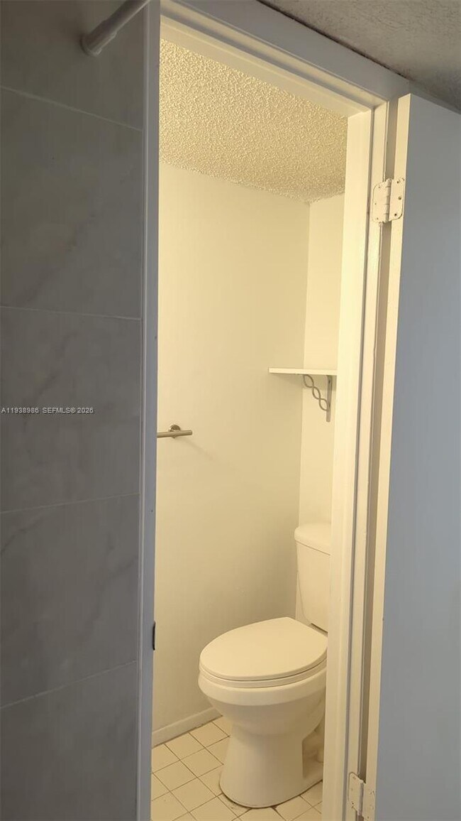 Building Photo - 1078 W 42nd Pl