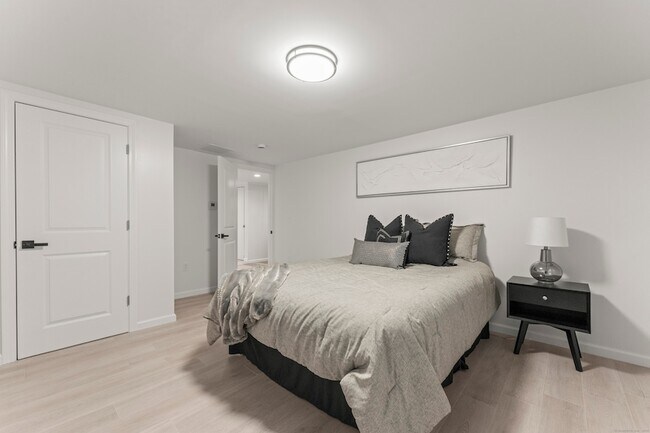 Building Photo - 45 Westledge Rd