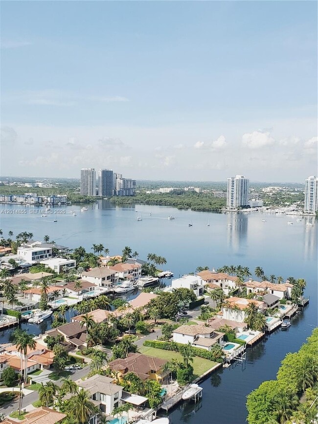 Building Photo - 2000 Island Blvd