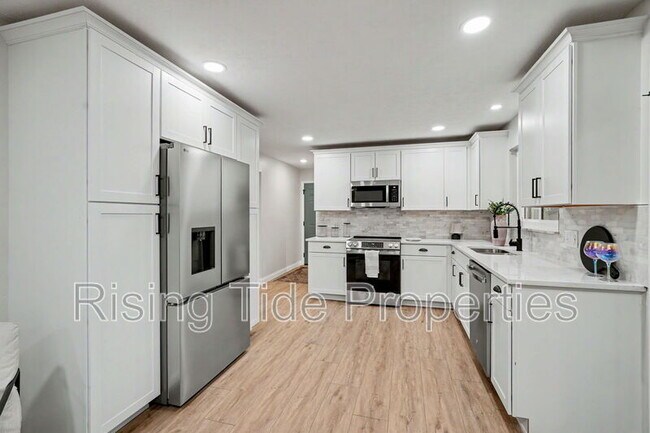 Building Photo - 2569 Richmar Dr
