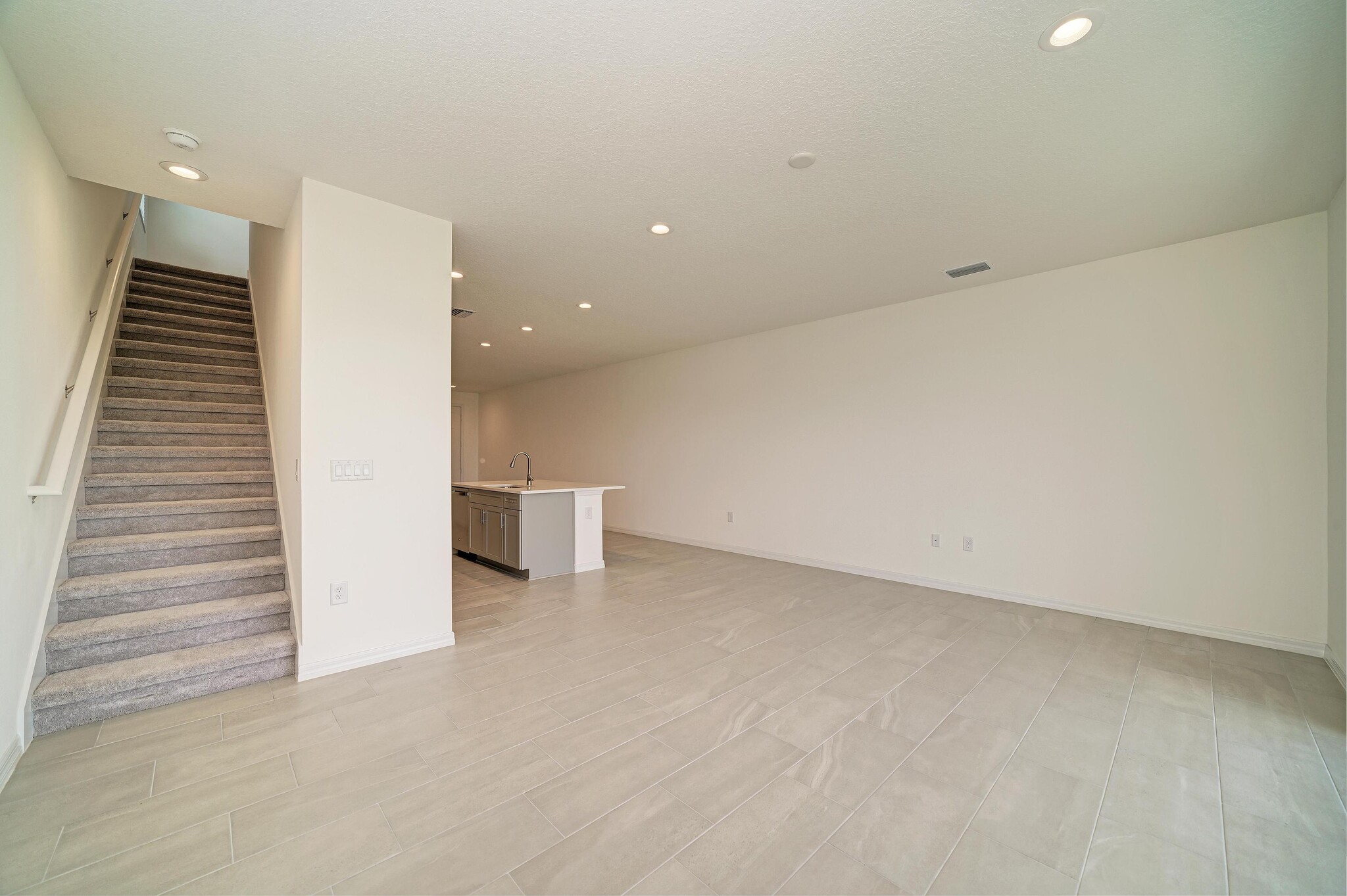 Building Photo - 2206 Washington Palm Ct