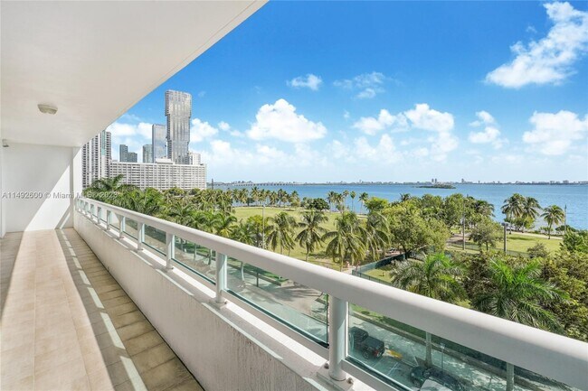 Building Photo - 1800 N Bayshore Dr