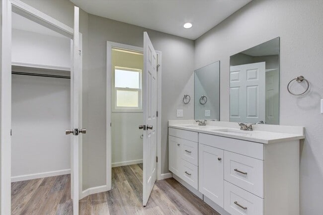 Building Photo - 205 Elysian Hills Dr