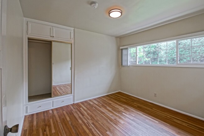 Building Photo - 7866 Flight Ave