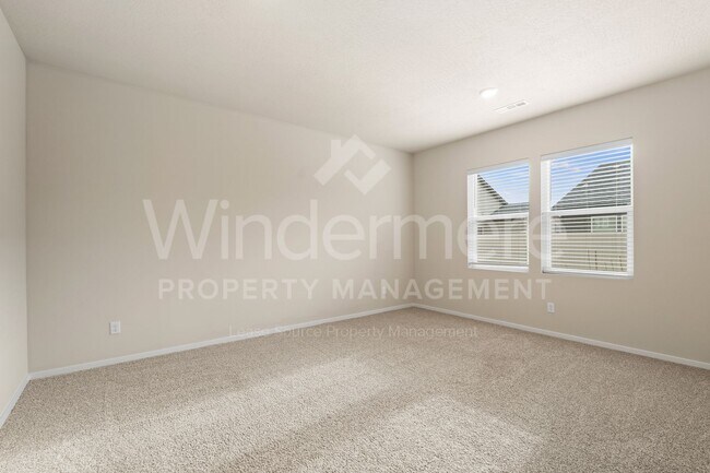 Building Photo - Welcome to this stunning 4-bedroom, 2-bathroom home located in the heart of Spokane, WA.