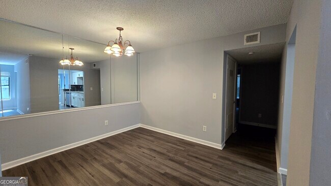 Building Photo - 1502 Huntingdon Chase