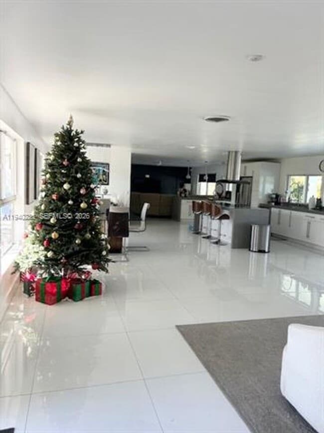 Building Photo - 9825 Palmetto Club Dr