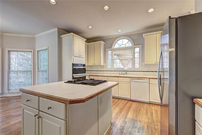 Building Photo - 980 Laurel Springs Ln SW