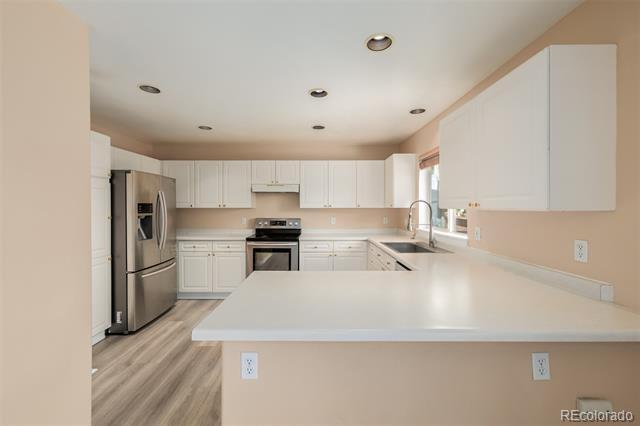 Building Photo - 9688 Queenscliffe Dr